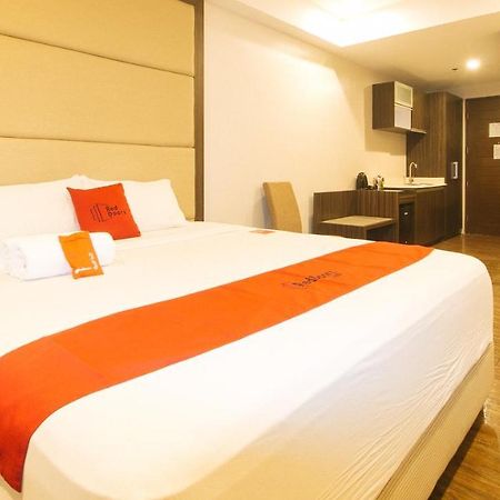 Reddoorz Premium @ West Avenue Quezon City Hotel Exterior foto